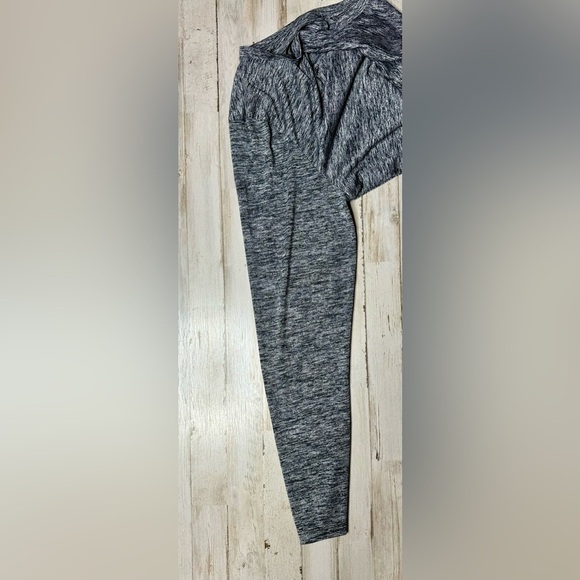 Under Armour HeatGear Women’s XXL Gray Long Sleeve Fitted Athletic Shirt - Picture 8 of 12